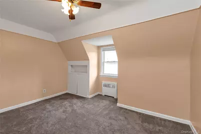 40 6th Avenue, New Hyde Park, NY 11040 - Photo 13