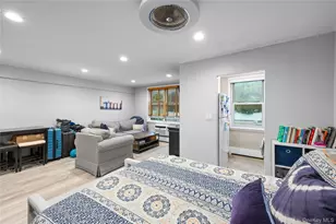 40 Daley Pl, Lynbrook, NY 11563 - Photo 23