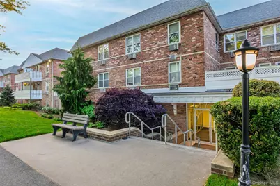 40 Daley Place #104, Lynbrook, NY 11563 - Photo 5