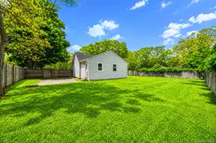113 Huguenot Dr, Mastic Beach, NY 11951 - Photo 5