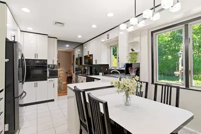61 Hofstra Drive, Smithtown, NY 11787 - Photo 11
