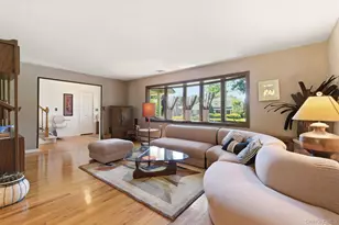61 Hofstra Dr, Smithtown, NY 11787 - Photo 5