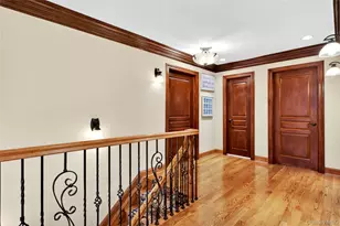 12 Avon Ln, East Hills, NY 11577 - Photo 21