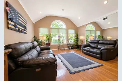 12 Laurel Lane, Holtsville, NY 11742 - Photo 5