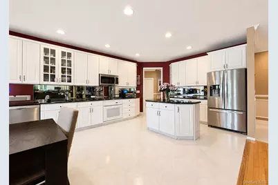 12 Laurel Lane, Holtsville, NY 11742 - Photo 9