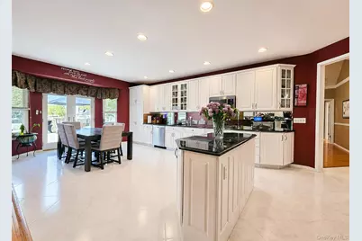 12 Laurel Lane, Holtsville, NY 11742 - Photo 7