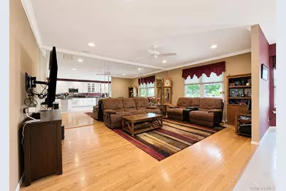 12 Laurel Lane, Holtsville, NY 11742 - Photo 11