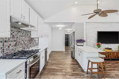 21 Forest Street, Ronkonkoma, NY 11779 - Photo 9