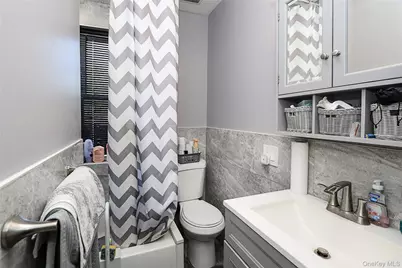 110 E Roosevelt Avenue, Roosevelt, NY 11575 - Photo 19