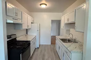 3922 Amundson Ave, Bronx, NY 10466 - Photo 9