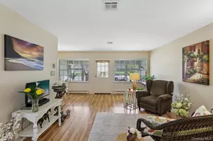 196 Newcastle Ct, Ridge, NY 11961 - Photo 5