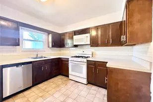 4 Ashwood Rd, Port Washington, NY 11050 - Photo 11