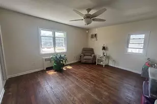 185 Audley Ct, Copiague, NY 11726 - Photo 17