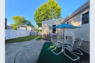 185 Audley Court, Copiague, NY 11726 - Photo 3