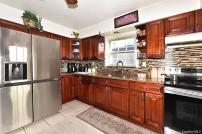 542 East Meadow, Hempstead, NY 11554 - Photo 5