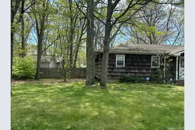 358 S Service Road, Center Moriches, NY 11934 - Photo 3