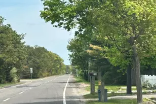 358 S Service Rd, Center Moriches, NY 11934 - Photo 9