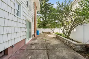 50 Roxbury Rd, Rockville Centre, NY 11570 - Photo 39