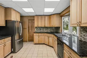 50 Roxbury Rd, Rockville Centre, NY 11570 - Photo 17