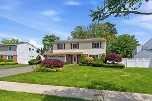 33 Roy Dr, Nesconset, NY 11767 - Photo 3