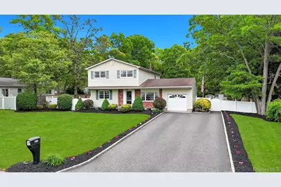 277 Magnolia Drive, Selden, NY 11784 - Photo 3