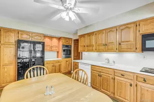 15 Palmer Dr, Sayville, NY 11782 - Photo 9