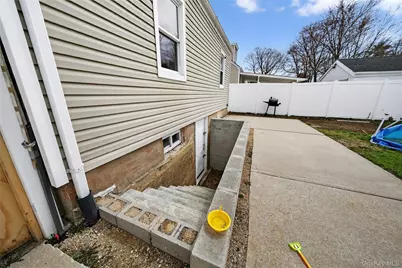 390 Locust Avenue, Uniondale, NY 11553 - Photo 9