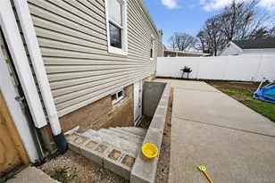 390 Locust Ave, Uniondale, NY 11553 - Photo 9