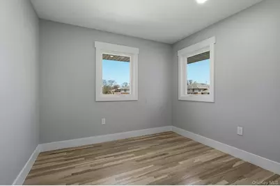 2040 Wellington Court, Westbury, NY 11590 - Photo 29