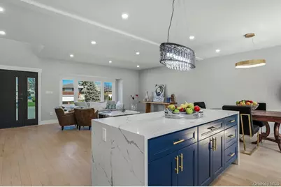 2040 Wellington Court, Westbury, NY 11590 - Photo 23