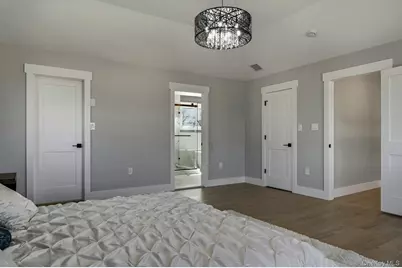 2040 Wellington Court, Westbury, NY 11590 - Photo 35