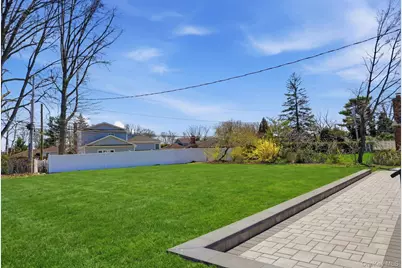 2040 Wellington Court, Westbury, NY 11590 - Photo 3