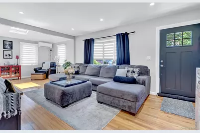 31 Locust Avenue E, Farmingdale, NY 11735 - Photo 5