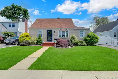 31 Locust Avenue E, Farmingdale, NY 11735 - Photo 1