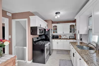 31 Locust Avenue E, Farmingdale, NY 11735 - Photo 13