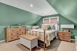 31 Locust Ave E, Farmingdale, NY 11735 - Photo 17