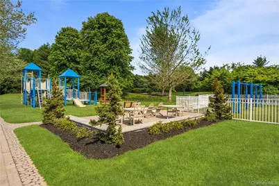225 Barton Avenue, Melville, NY 11747 - Photo 29