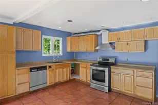 147 Branch Ave, Central Islip, NY 11722 - Photo 15