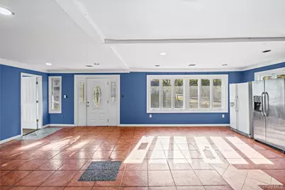 147 Branch Avenue, Central Islip, NY 11722 - Photo 13