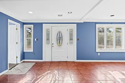 147 Branch Avenue, Central Islip, NY 11722 - Photo 7