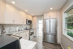 25 Rock Ln, Levittown, NY 11756 - Photo 9