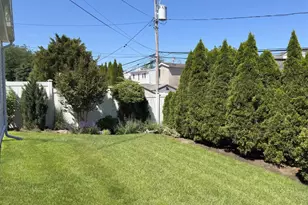 25 Rock Ln, Levittown, NY 11756 - Photo 27