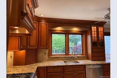 7 Dawes Avenue, Syosset, NY 11791 - Photo 9