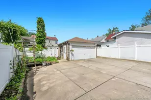 50-12 202nd St, Bayside, NY 11364 - Photo 5