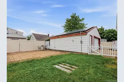 98 Lincoln Street, Elmont, NY 11003 - Photo 23