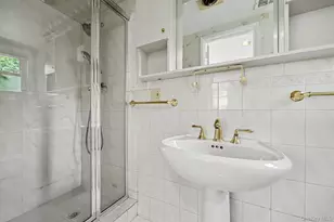 70 Richbell Rd, White Plains, NY 10605 - Photo 17
