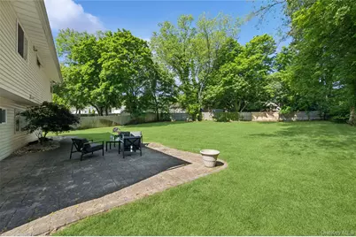 3 Bradley Court, Smithtown, NY 11787 - Photo 23
