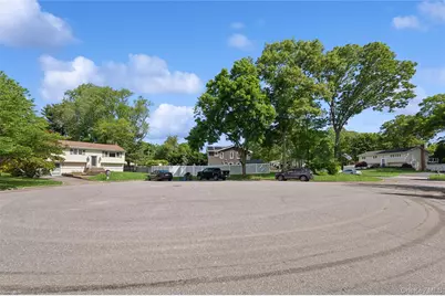 3 Bradley Court, Smithtown, NY 11787 - Photo 3