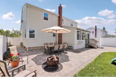 413 Pecan Street, Lindenhurst, NY 11757 - Photo 25