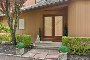 61 Hidden Cove Ct, Southampton, NY 11968 - Photo 3